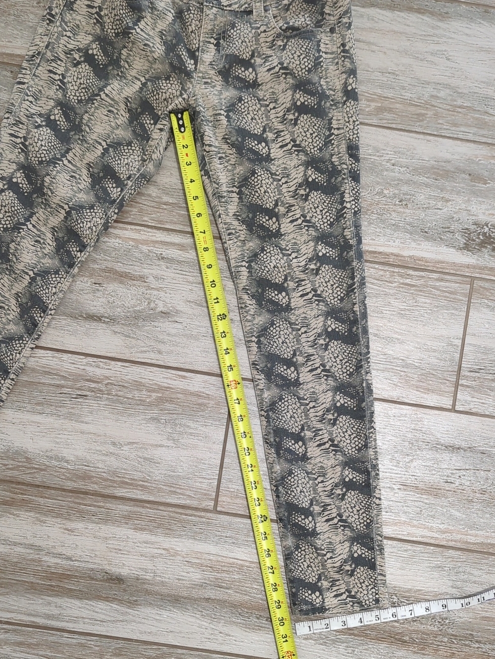 Cabi Snakeskin Skinny Jeans Size 4 Animal Print - Picture 10 of 11